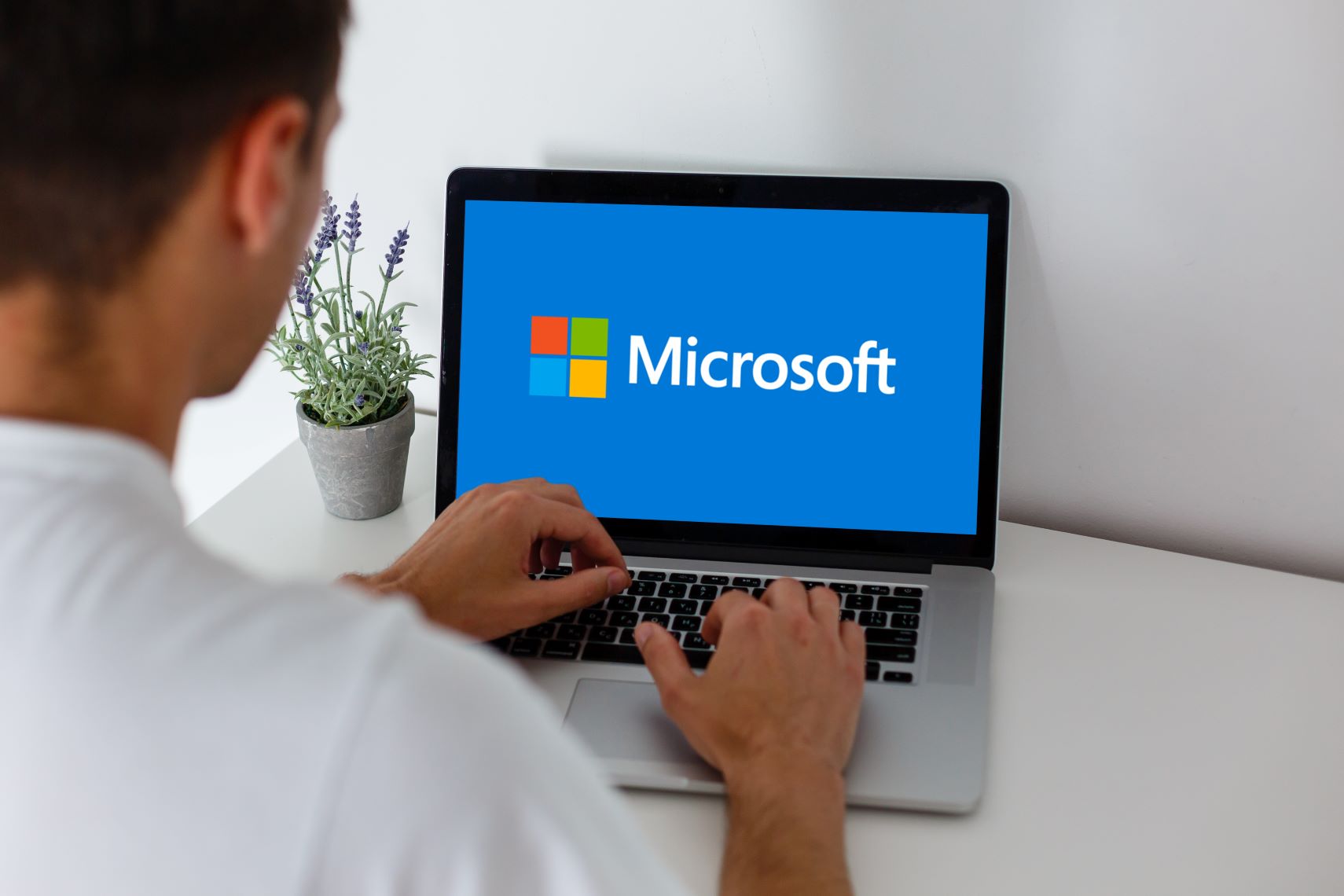 what are the advantages of microsoft fabric