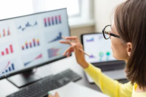 Microsoft Fabric vs. Traditional Data Warehousing
